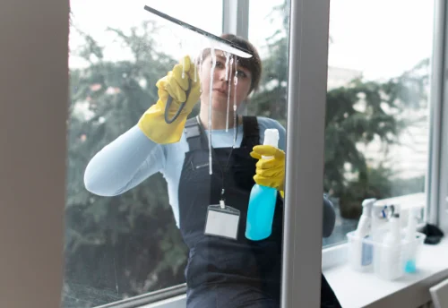 Nettoyage de vitres intérieures et extérieures à Sainte-Valière
